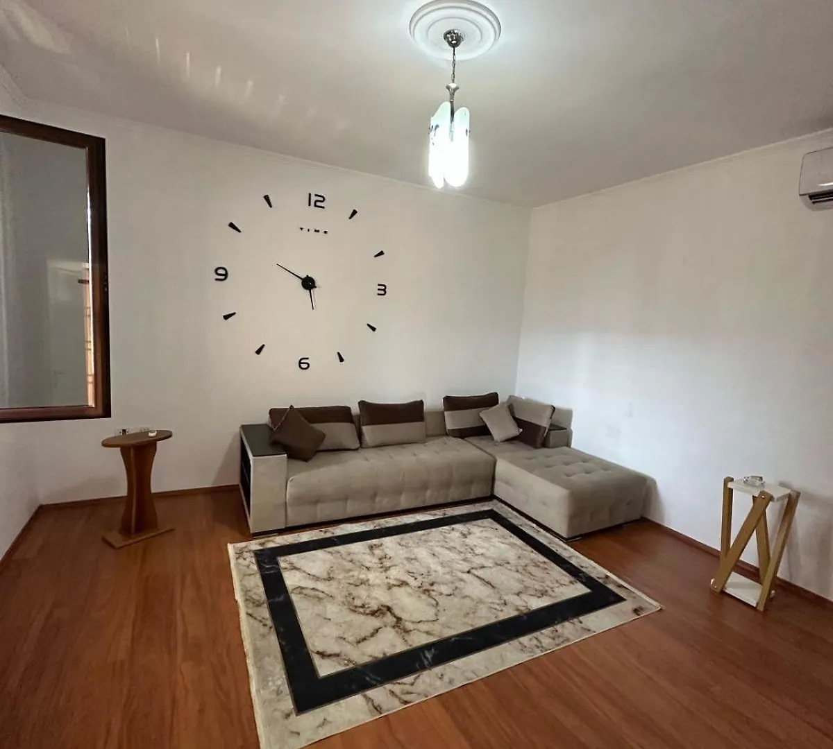 Elby Apartment ,Airport Pick Up Drop Off Berat Albania