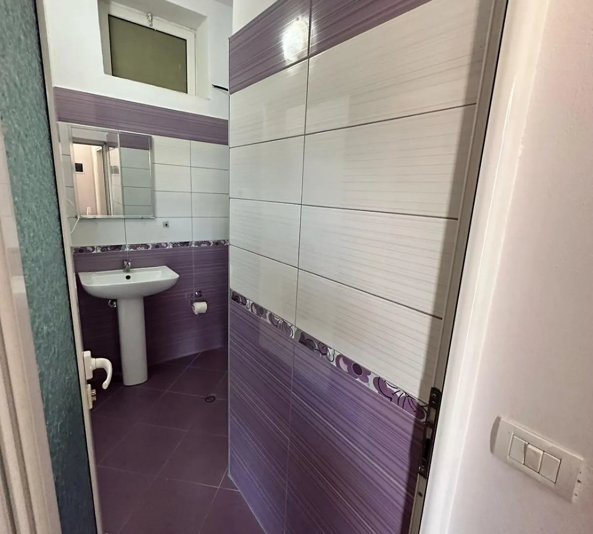Elby Apartment ,Airport Pick Up Drop Off Berat Albania