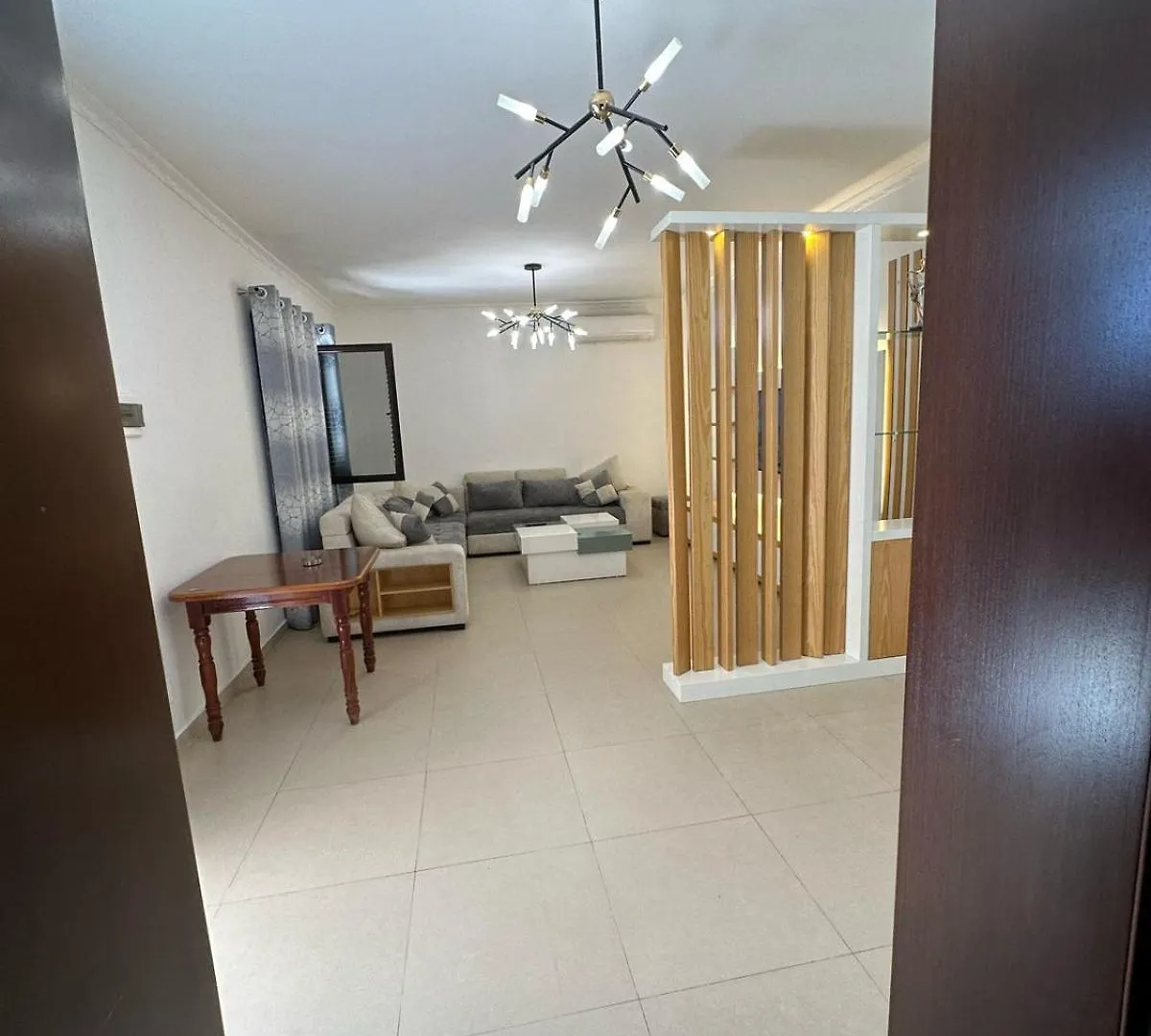 Elby Apartment ,Airport Pick Up Drop Off Berat Albania